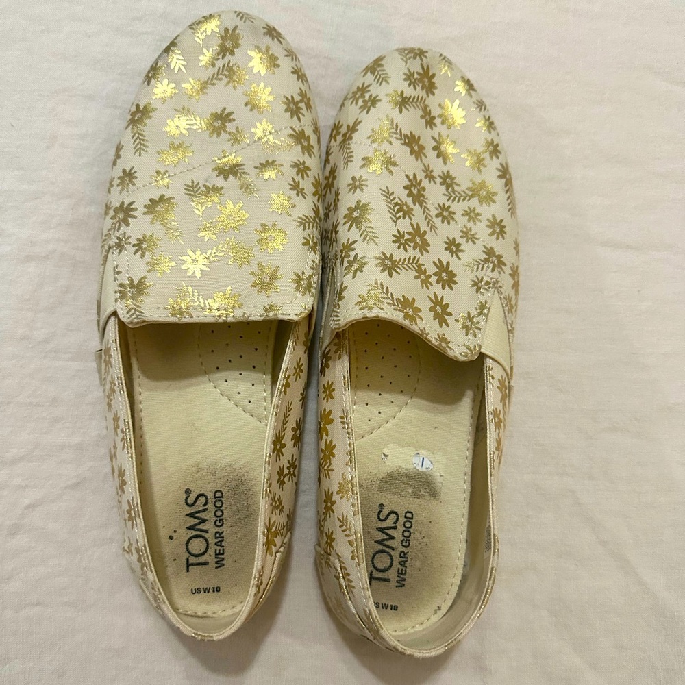 Women’s Toms Shoes - Size 10